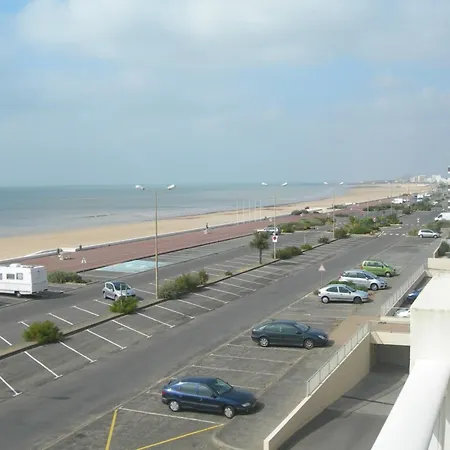 T2 + Mezzanine Avec 2 Salles D'eau Et Parking Prive, Bord De - St-hilaire-de-riez - Fr-1-323-336 *