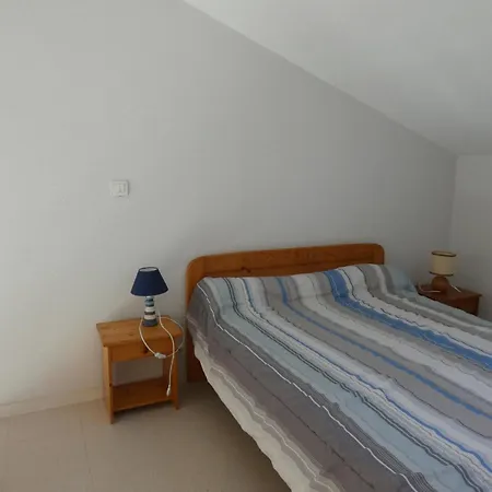 T2 + Mezzanine Avec 2 Salles D'eau Et Parking Prive, Bord De - St-hilaire-de-riez - Fr-1-323-336