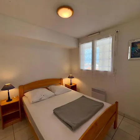 Apartment T2 + Mezzanine Avec 2 Salles D'eau Et Parking Prive, Bord De - St-hilaire-de-riez - Fr-1-323-336 Saint-Hilaire-de-Riez