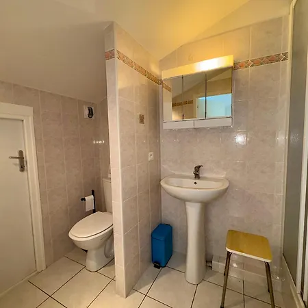 T2 + Mezzanine Avec 2 Salles D'eau Et Parking Prive, Bord De - St-hilaire-de-riez - Fr-1-323-336 * Saint-Hilaire-de-Riez