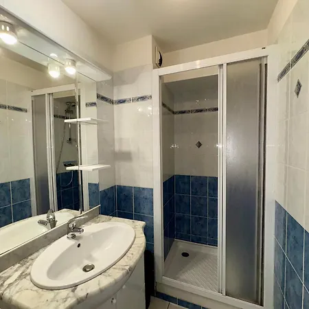T2 + Mezzanine Avec 2 Salles D'eau Et Parking Prive, Bord De - St-hilaire-de-riez - Fr-1-323-336 * Saint-Hilaire-de-Riez