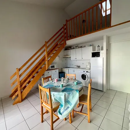Apartment T2 + Mezzanine Avec 2 Salles D'eau Et Parking Prive, Bord De - St-hilaire-de-riez - Fr-1-323-336